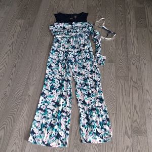 Absolutely beautiful Floral romper by Vince Camuto 🍀💓🌹